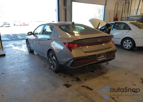 2025 Hyundai Elantra Sel Sport z USA, uszkodzony, nr VIN KMHLM4DG5SU872696